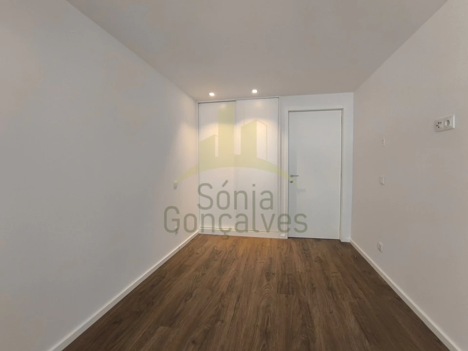 Apartamento T2 para Arrendamento em Santa Maria Maior e Monserrate e Meadela Foto 9