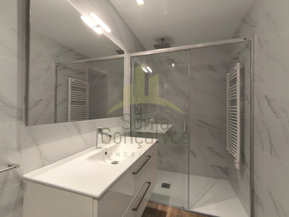 Apartamento T2 para Arrendamento em Santa Maria Maior e Monserrate e Meadela Foto 10