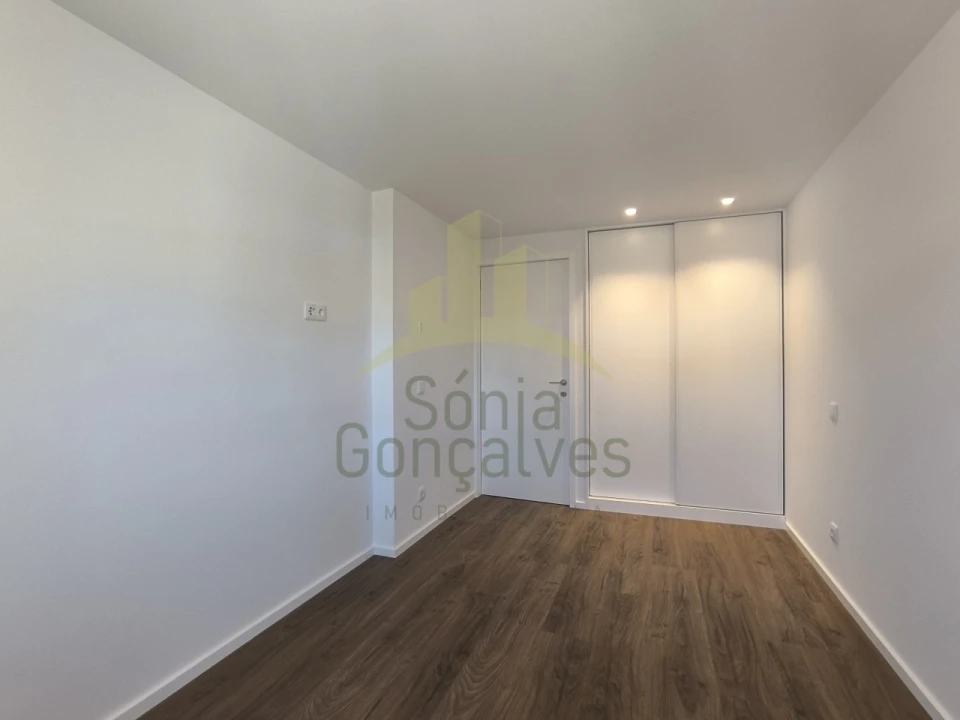 Apartamento T2 para Arrendamento em Santa Maria Maior e Monserrate e Meadela Foto 11