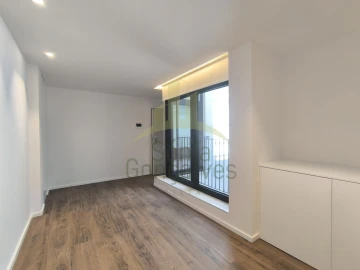 Apartamento T2 para Arrendamento em Santa Maria Maior e Monserrate e Meadela