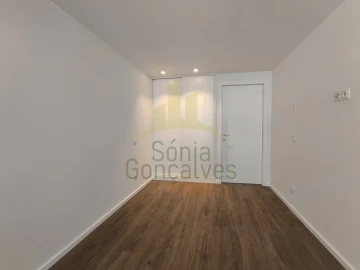 Apartamento T2 para Arrendamento em Santa Maria Maior e Monserrate e Meadela