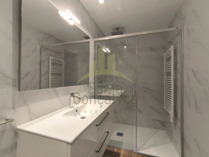 Apartamento T2 para Arrendamento em Santa Maria Maior e Monserrate e Meadela Foto 10