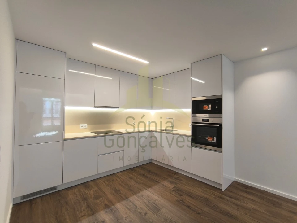 Apartamento T2 para Arrendamento em Santa Maria Maior e Monserrate e Meadela Foto 1