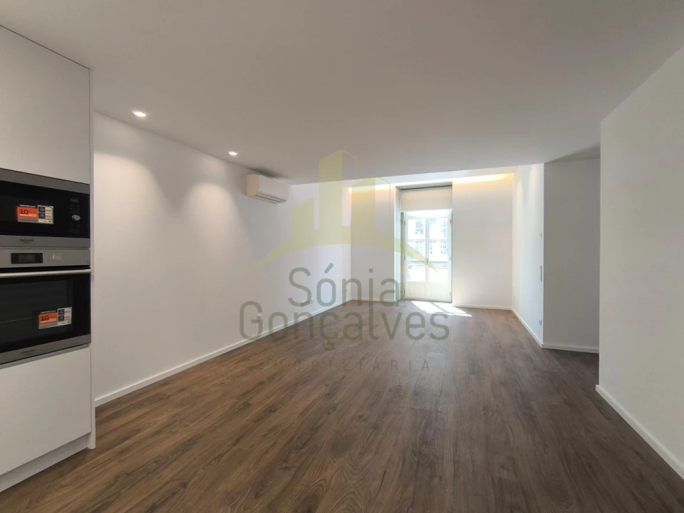 Apartamento T2 para Arrendamento em Santa Maria Maior e Monserrate e Meadela Foto 2