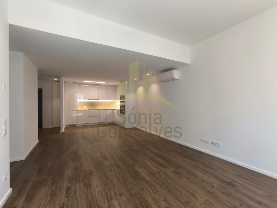 Apartamento T2 para Arrendamento em Santa Maria Maior e Monserrate e Meadela Foto 3