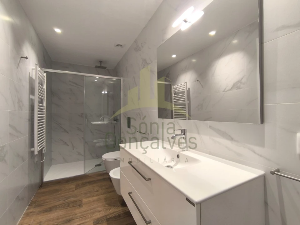 Apartamento T2 para Arrendamento em Santa Maria Maior e Monserrate e Meadela Foto 7