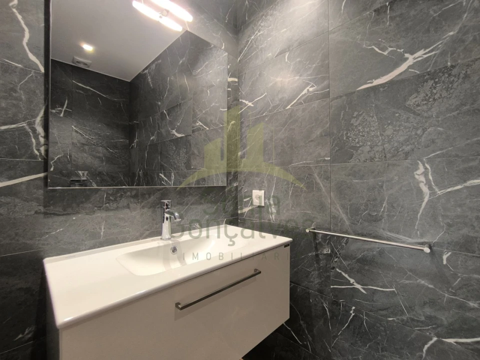 Apartamento T2 para Arrendamento em Santa Maria Maior e Monserrate e Meadela Foto 10