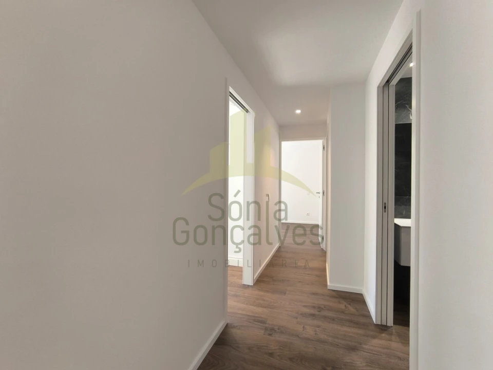 Apartamento T2 para Arrendamento em Santa Maria Maior e Monserrate e Meadela Foto 11