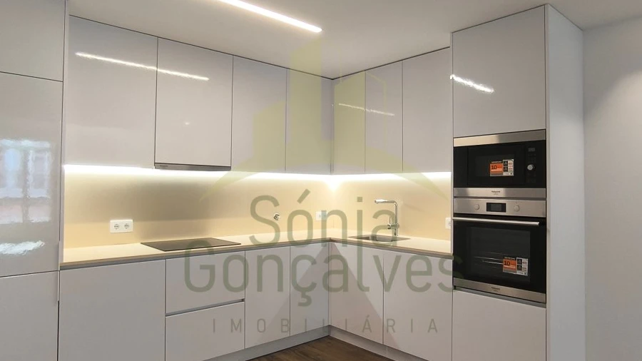Apartamento T2 para Arrendamento em Santa Maria Maior e Monserrate e Meadela