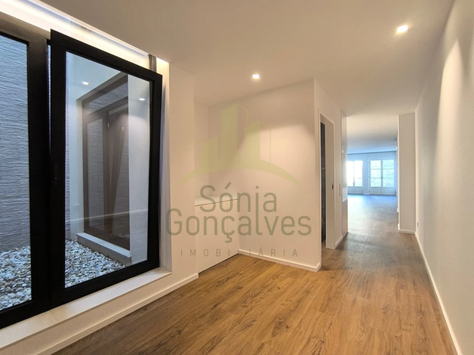 Apartamento T2 para Arrendamento em Santa Maria Maior e Monserrate e Meadela Foto 2
