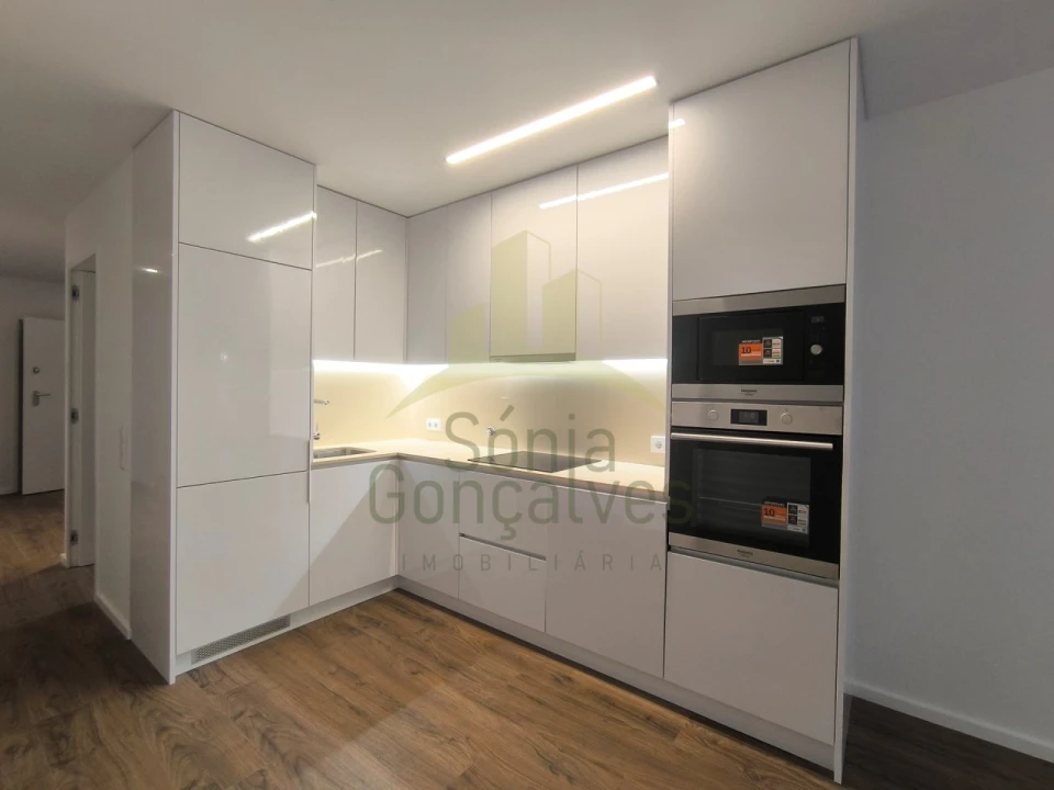 Apartamento T2 para Arrendamento em Santa Maria Maior e Monserrate e Meadela Foto 3