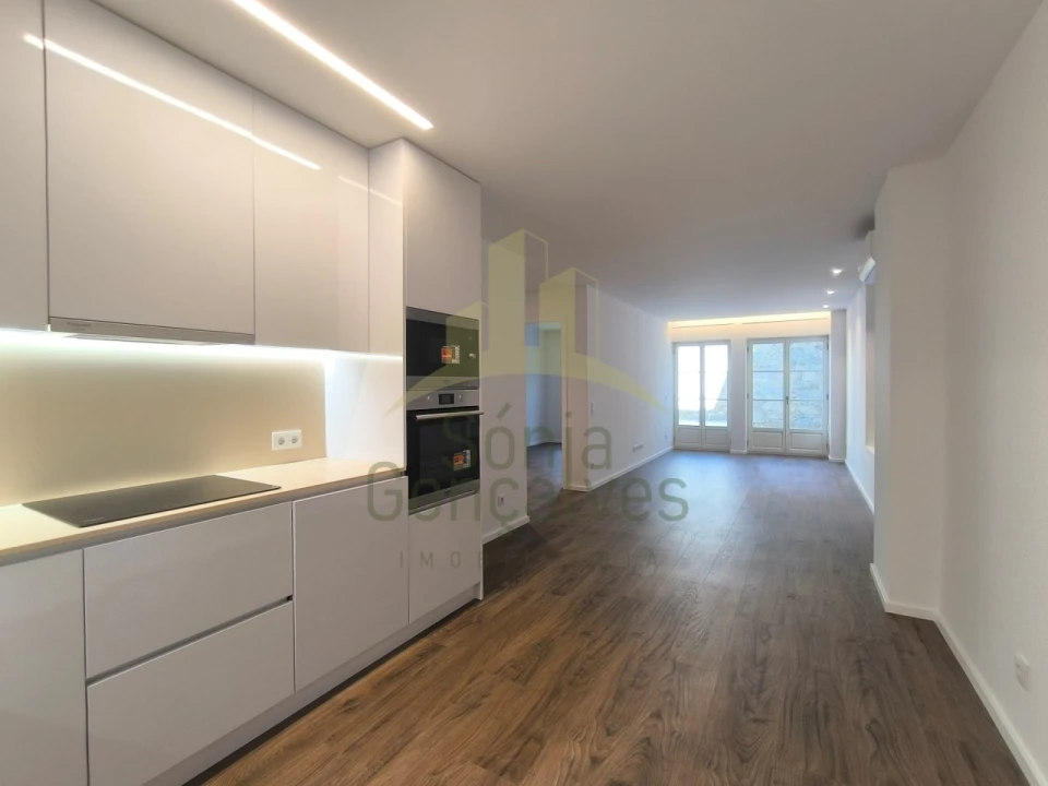 Apartamento T2 para Arrendamento em Santa Maria Maior e Monserrate e Meadela Foto 4