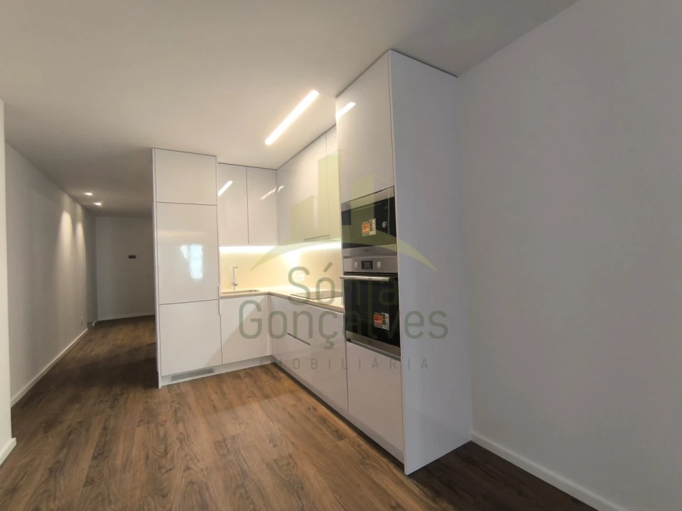 Apartamento T2 para Arrendamento em Santa Maria Maior e Monserrate e Meadela Foto 5