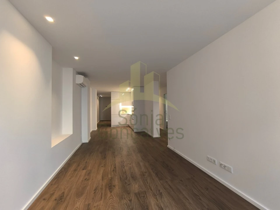 Apartamento T2 para Arrendamento em Santa Maria Maior e Monserrate e Meadela Foto 7