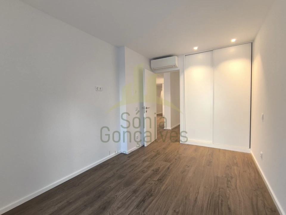 Apartamento T2 para Arrendamento em Santa Maria Maior e Monserrate e Meadela Foto 10