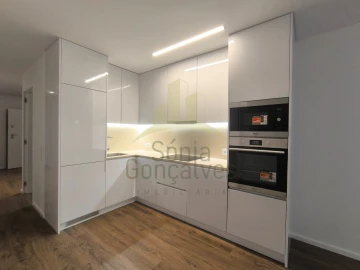 Apartamento T2 para Arrendamento em Santa Maria Maior e Monserrate e Meadela