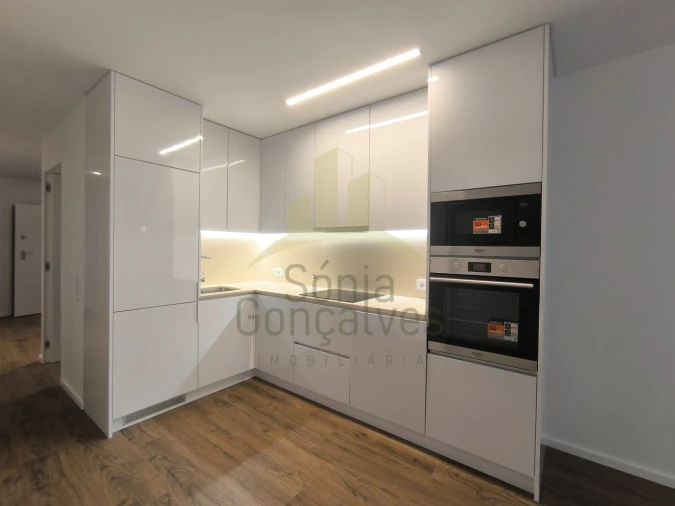 Apartamento T2 para Arrendamento em Santa Maria Maior e Monserrate e Meadela Foto 3