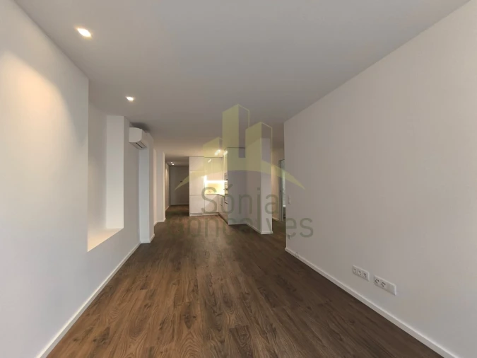 Apartamento T2 para Arrendamento em Santa Maria Maior e Monserrate e Meadela Foto 7