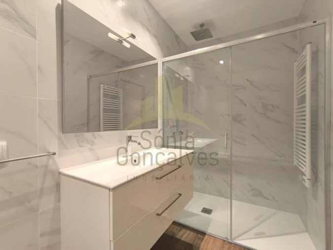 Apartamento T2 para Arrendamento em Santa Maria Maior e Monserrate e Meadela Foto 12