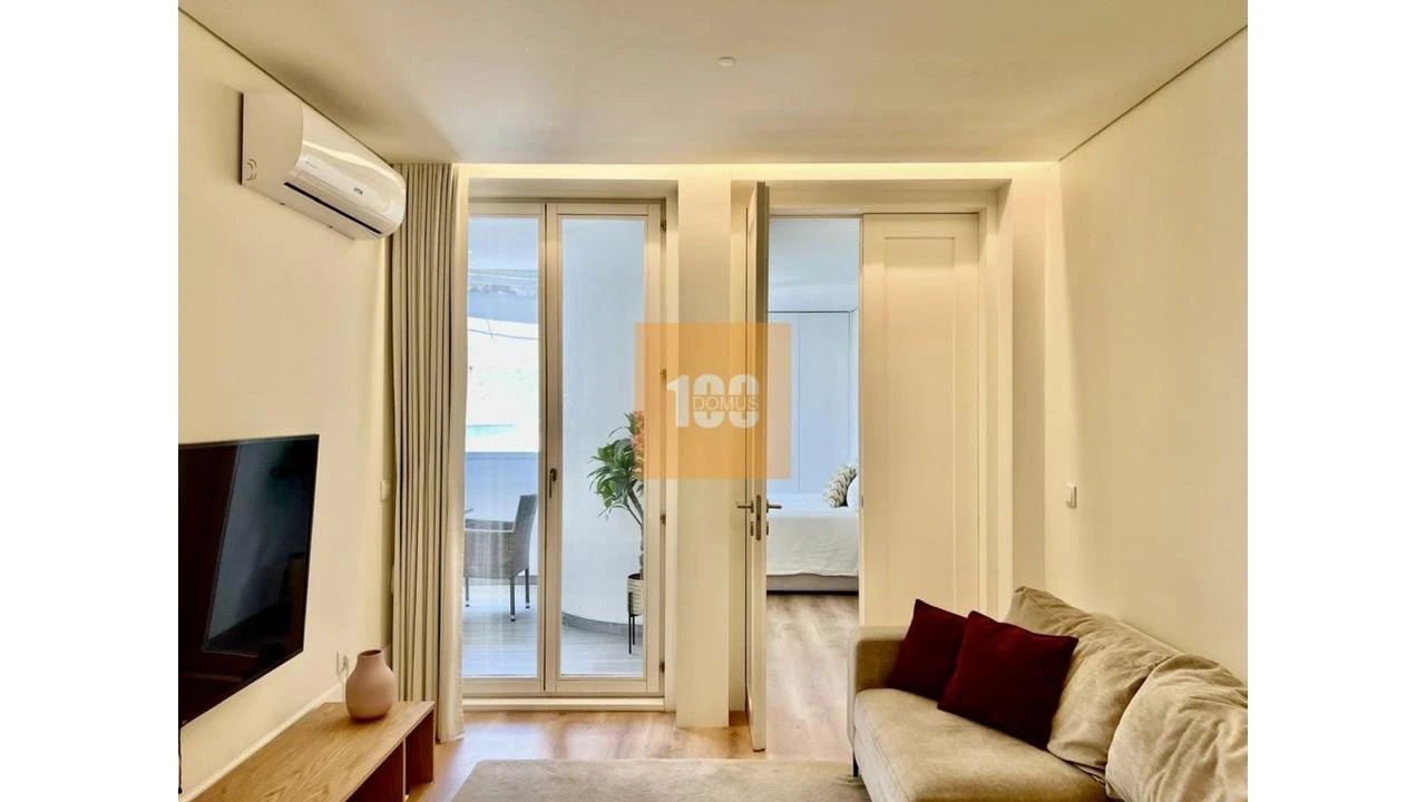 Apartamento T2 para Venda em Cedofeita, Santo Ildefonso, Sé, Miragaia, São Nicolau e Vitória Foto 1