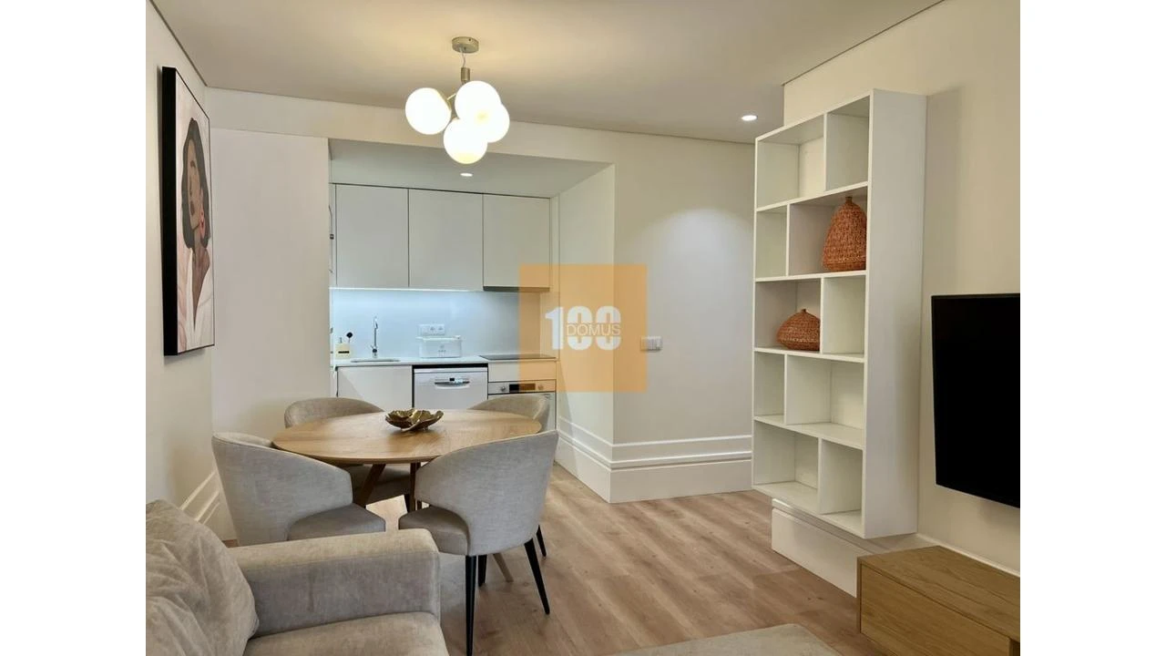 Apartamento T2 para Venda em Cedofeita, Santo Ildefonso, Sé, Miragaia, São Nicolau e Vitória Foto 2