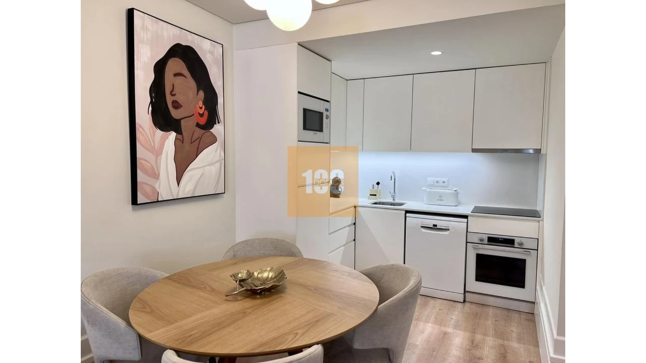 Apartamento T2 para Venda em Cedofeita, Santo Ildefonso, Sé, Miragaia, São Nicolau e Vitória Foto 4