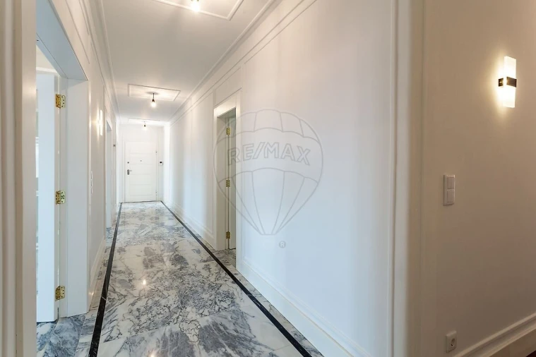 Apartamento T4 para Venda em Arroios Foto 11