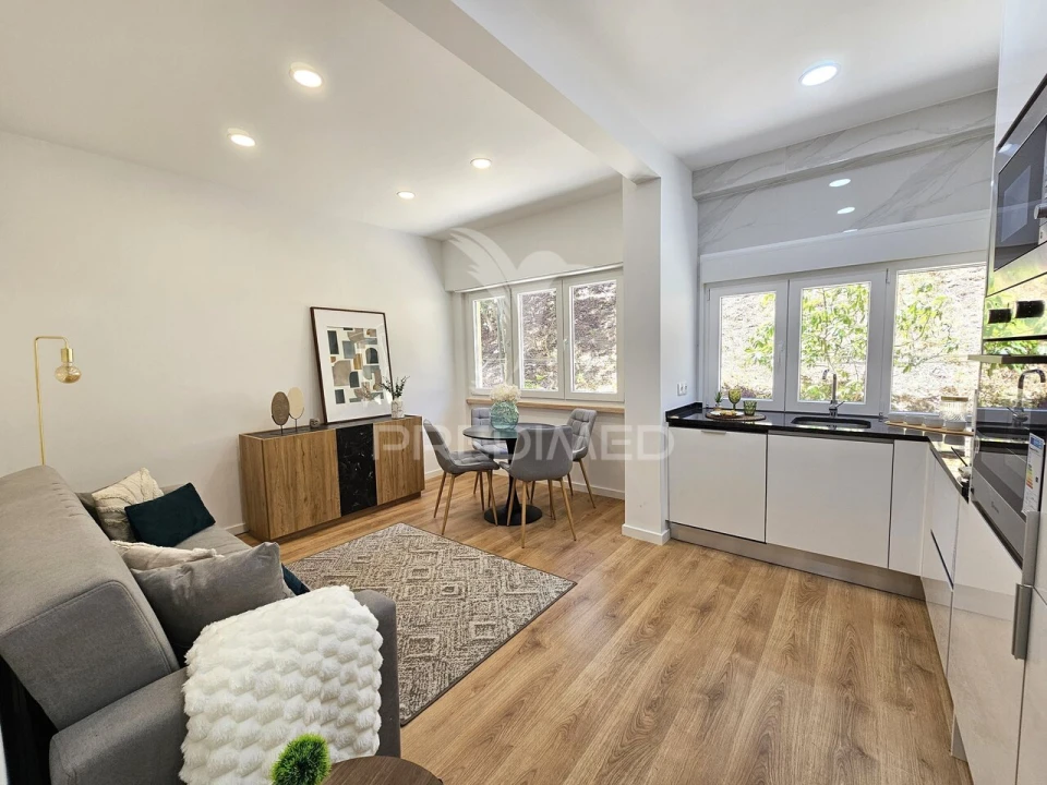 Apartamento T2 para Venda em São Domingos de Benfica Foto 4
