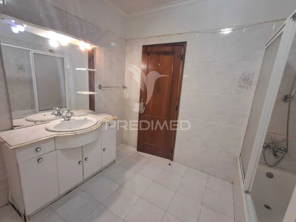 Apartamento T2 para Venda em Algueirão-Mem Martins Foto 18