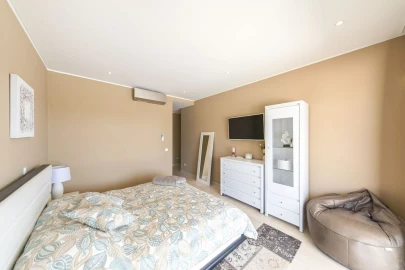 Moradia T4 para Venda em Mexilhoeira Grande