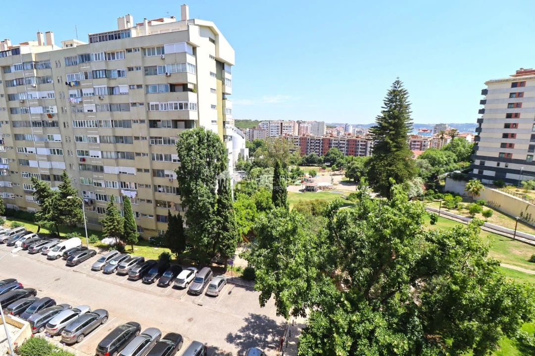 Apartamento T3 para Venda em Algés, Linda-A-Velha e Cruz Quebrada-Dafundo Foto 1