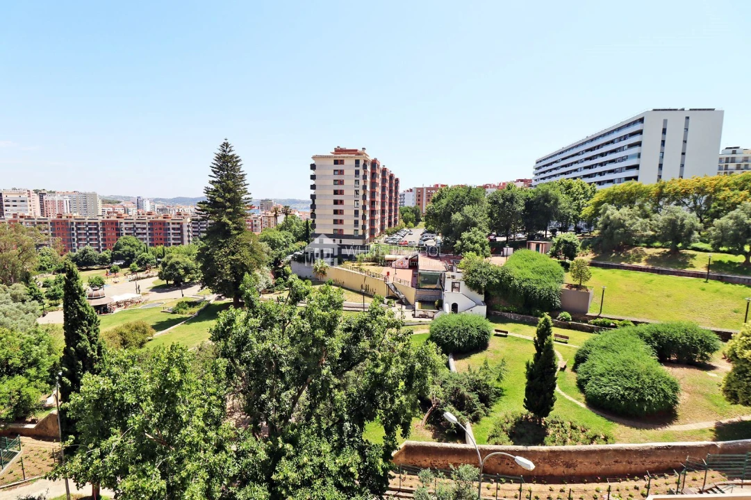 Apartamento T3 para Venda em Algés, Linda-A-Velha e Cruz Quebrada-Dafundo Foto 2