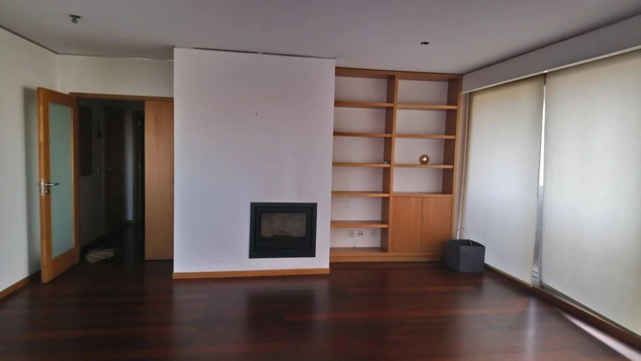 Apartamento T2 para Arrendamento em Ramalde Foto 4