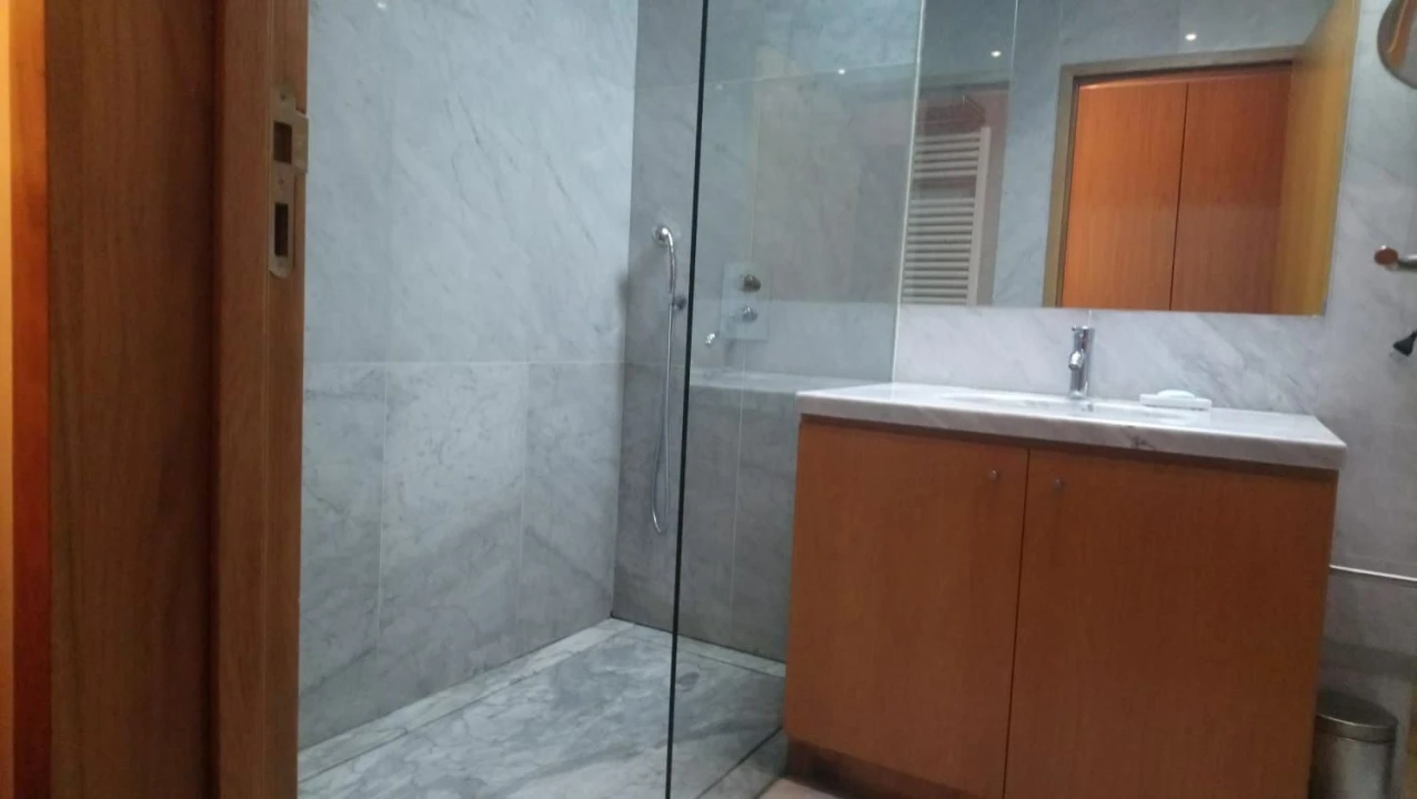 Apartamento T2 para Arrendamento em Ramalde Foto 6