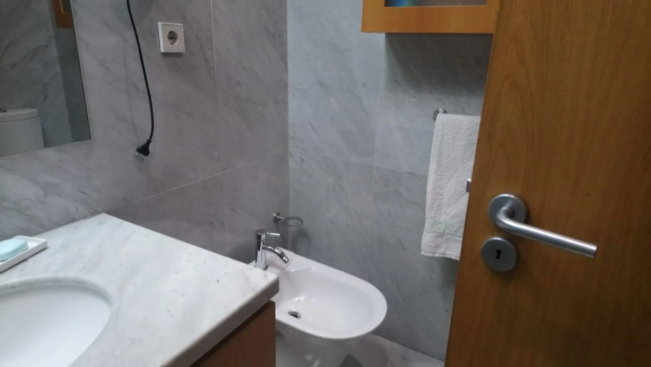 Apartamento T2 para Arrendamento em Ramalde Foto 14