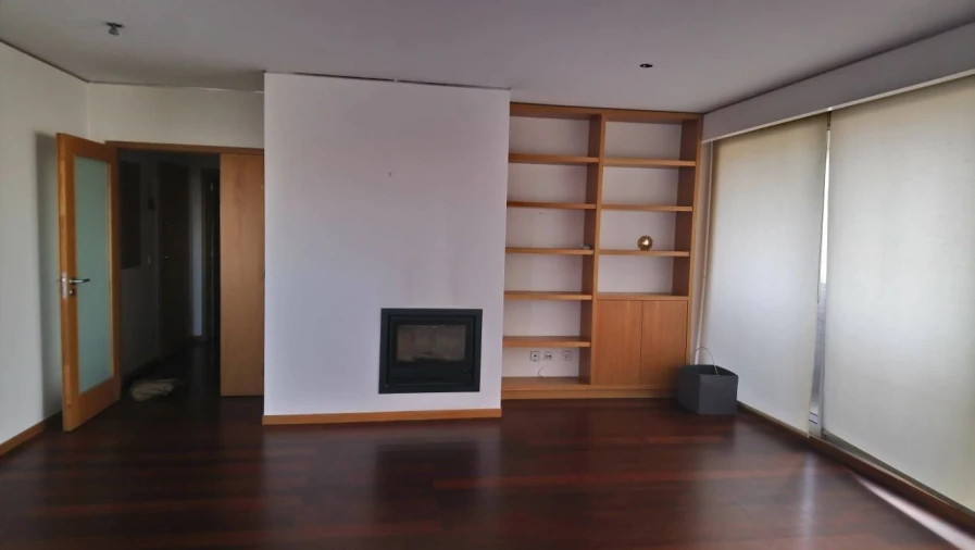 Apartamento T2 para Arrendamento em Ramalde Foto 4