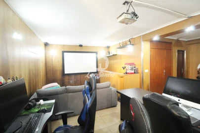 Moradia T4 para Venda em Baguim do Monte (Rio Tinto)