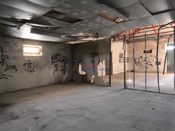 Armazém para Venda em Alcanena e Vila Moreira