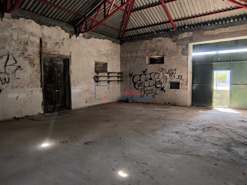 Armazém para Venda em Alcanena e Vila Moreira