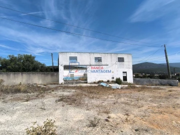 Armazém para Venda em Alcanena e Vila Moreira