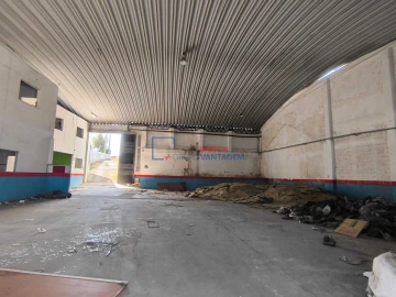 Armazém para Venda em Alcanena e Vila Moreira