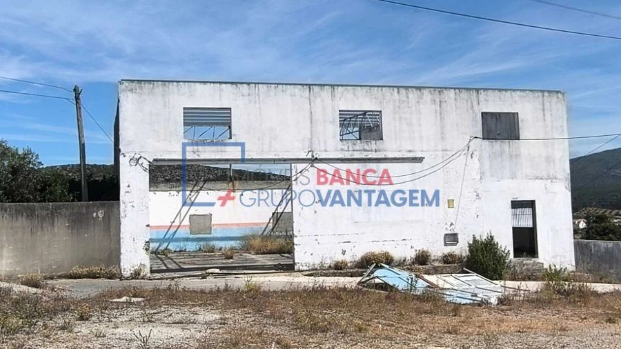 Armazém para Venda em Alcanena e Vila Moreira