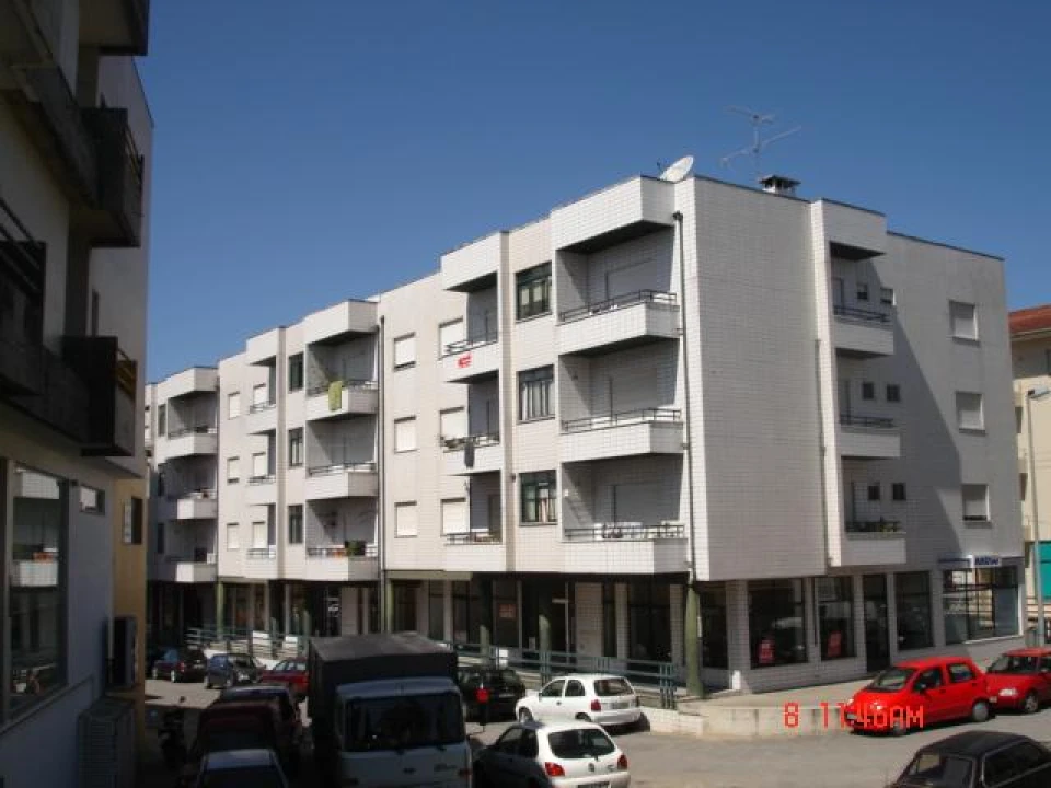 Apartamento T3 para Arrendamento em Vila Verde e Barbudo Foto 1