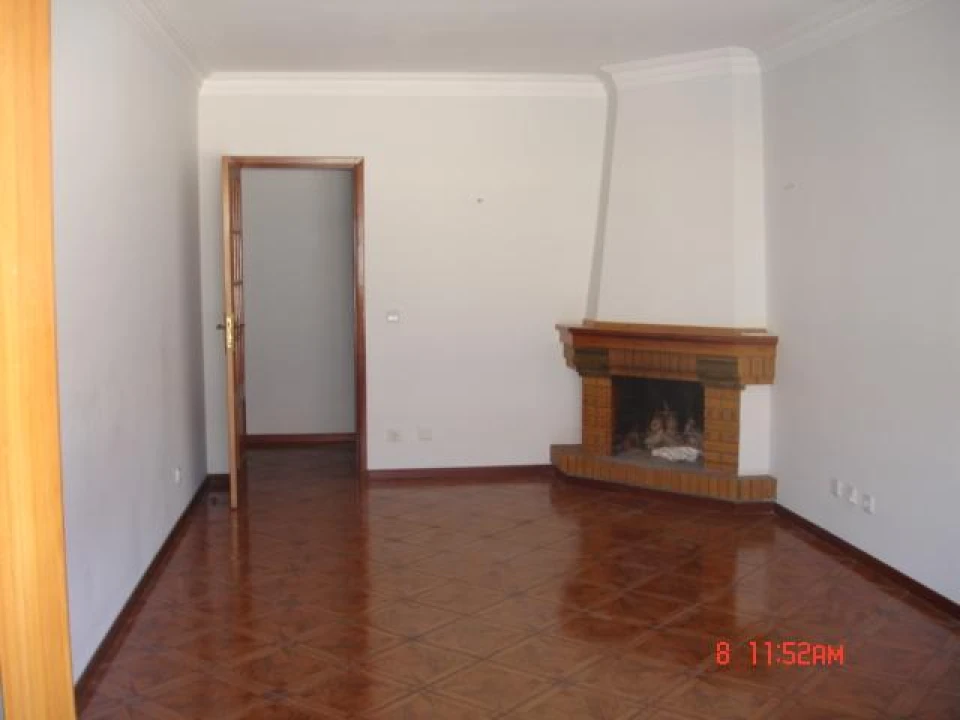 Apartamento T3 para Arrendamento em Vila Verde e Barbudo Foto 3