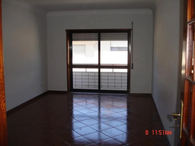 Apartamento T3 para Arrendamento em Vila Verde e Barbudo Foto 2