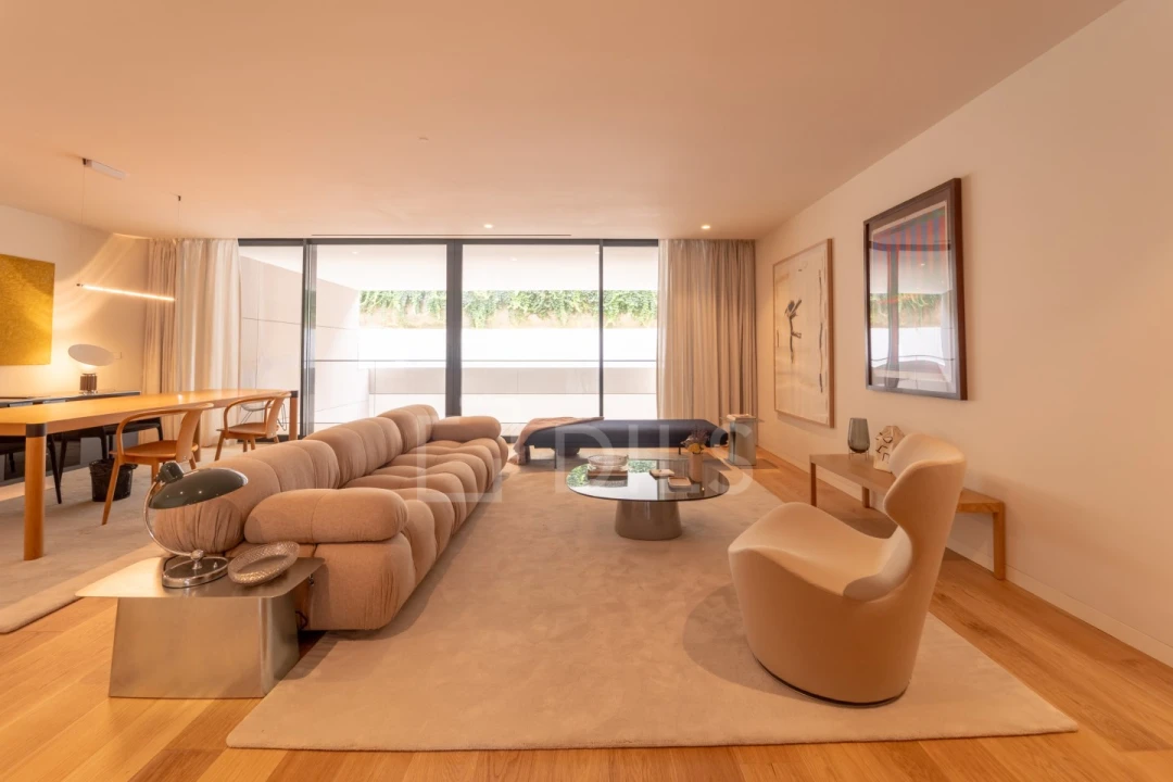 Apartamento T4 para Venda em Aldoar, Foz do Douro e Nevogilde Foto 1