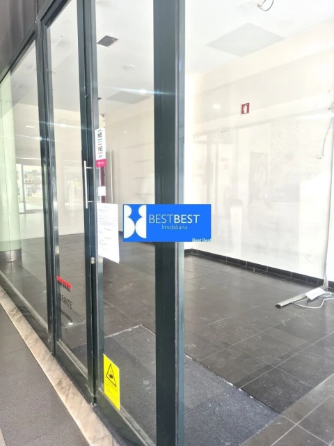 Loja para Arrendamento em Bougado (São Martinho e Santiago)
