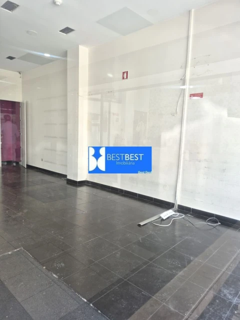 Loja para Arrendamento em Bougado (São Martinho e Santiago)