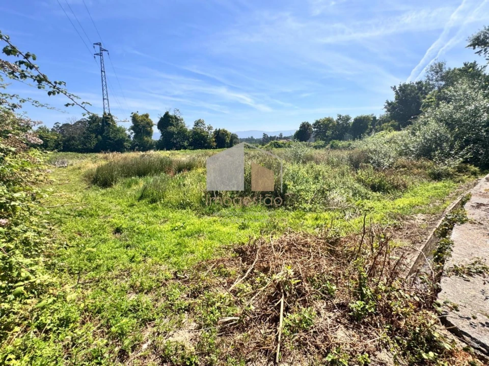 Terreno para Venda em Reboreda e Nogueira Foto 1