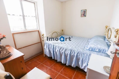 Moradia T2 para Venda em Fornelos e Queijada